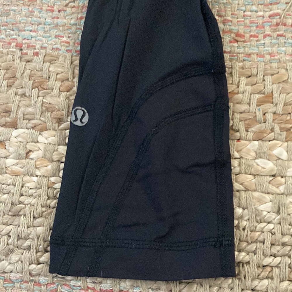 Lulu lemon black leggings size 2 - Picture 4 of 8